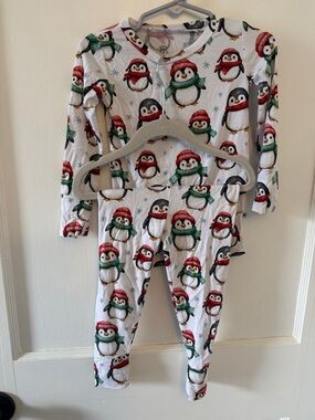 Kids Holiday Penguin Pajama Set - White with Red & Green